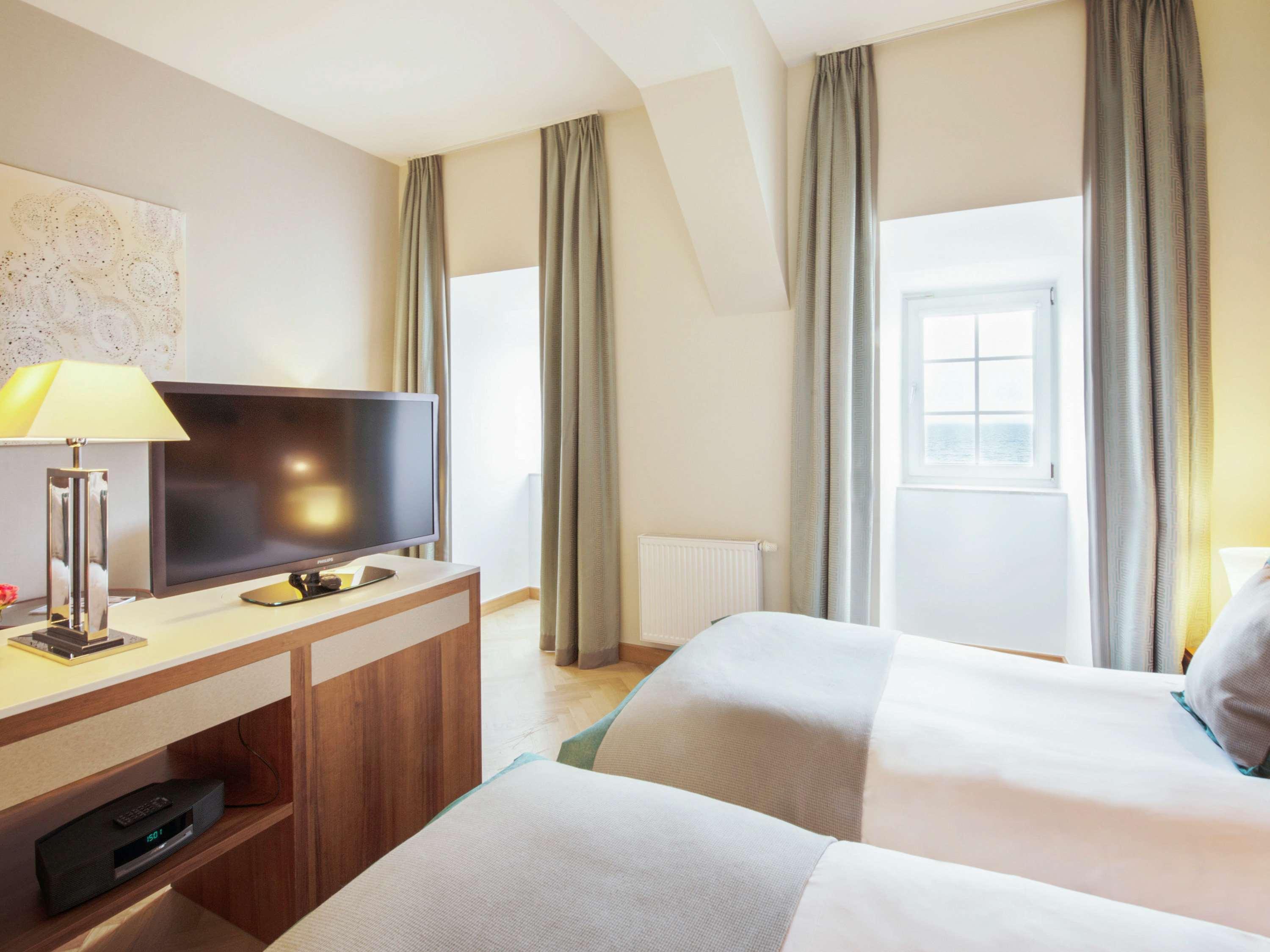 소피텔 그랜드 소폿 호텔 소포트 외부 사진 A typical room at the hotel