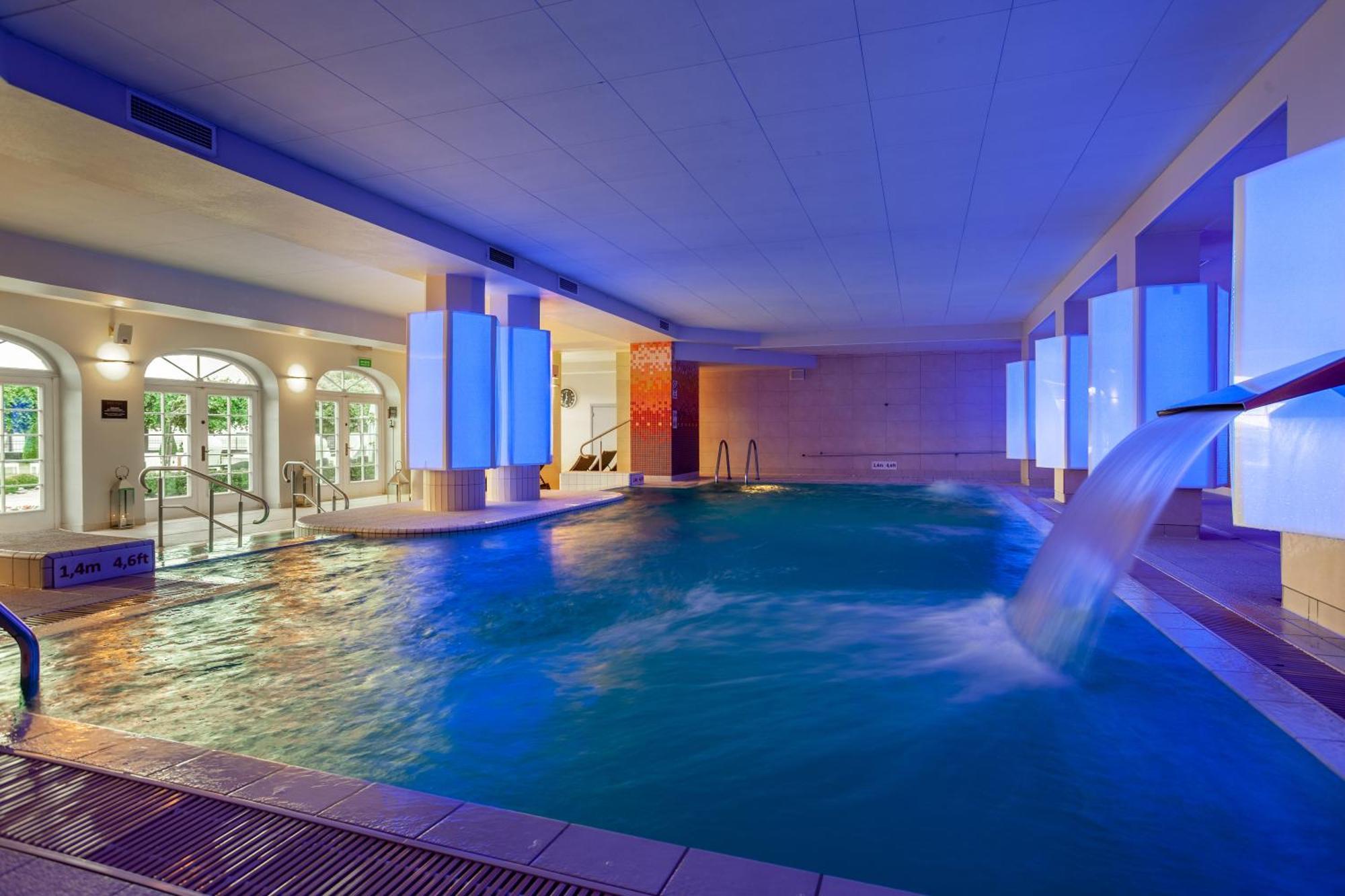 소피텔 그랜드 소폿 호텔 소포트 외부 사진 The swimming pool at the hotel