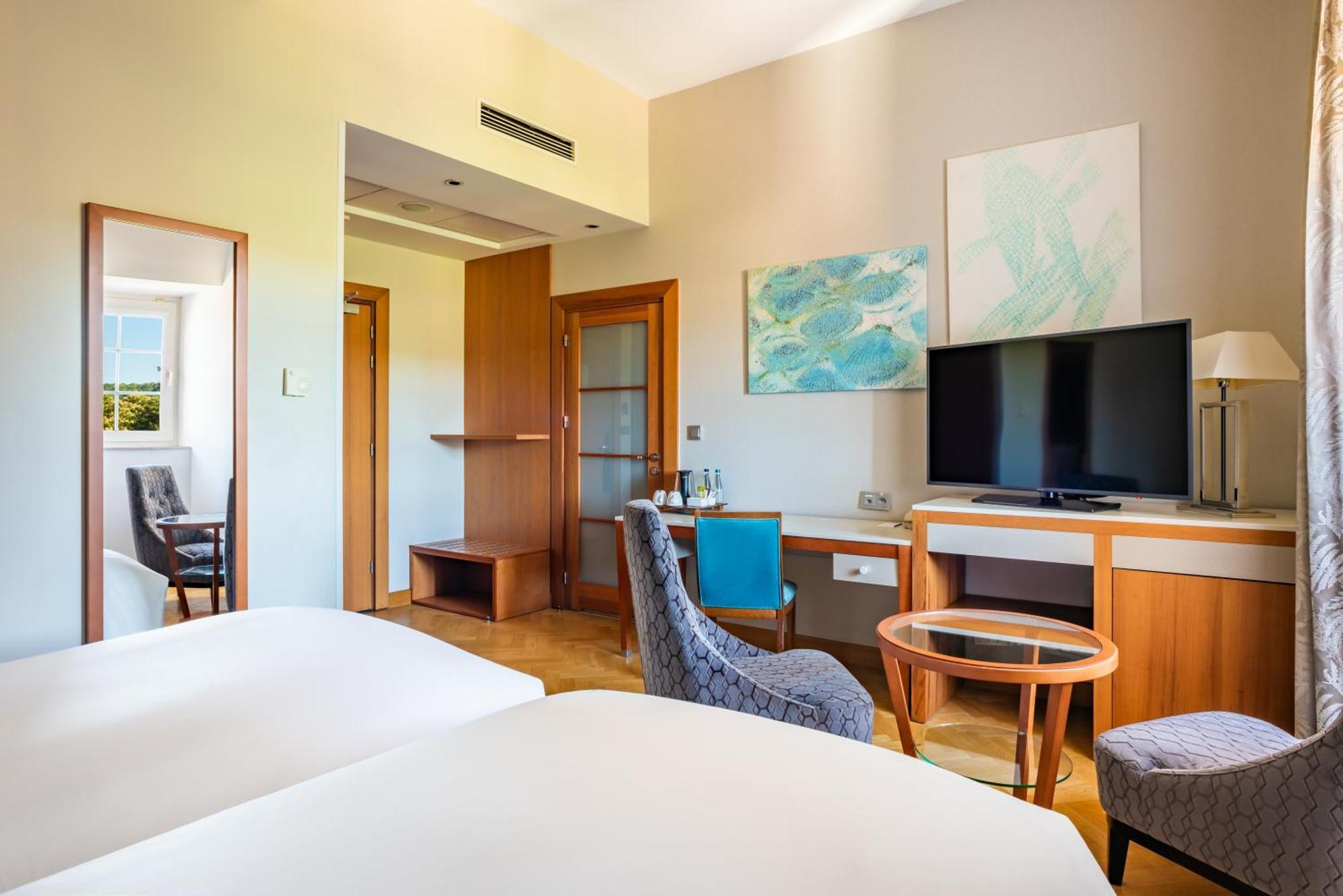 소피텔 그랜드 소폿 호텔 소포트 외부 사진 A room at the hotel