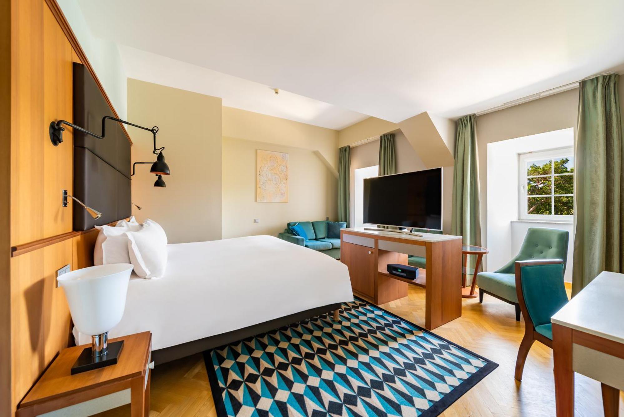 소피텔 그랜드 소폿 호텔 소포트 외부 사진 A room at the hotel
