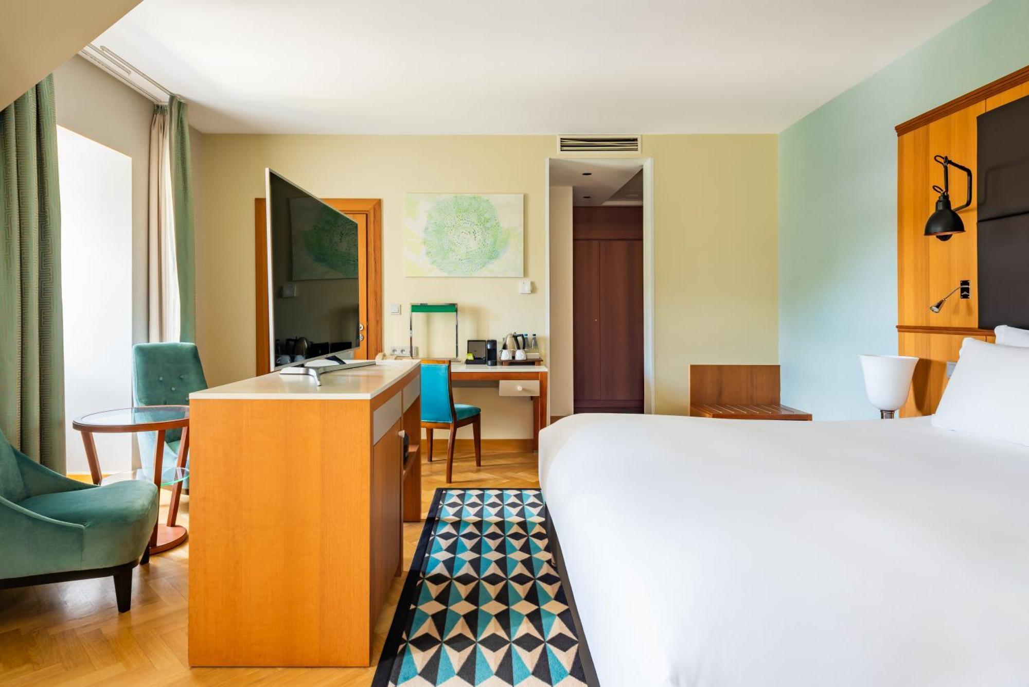 소피텔 그랜드 소폿 호텔 소포트 외부 사진 A room at the hotel