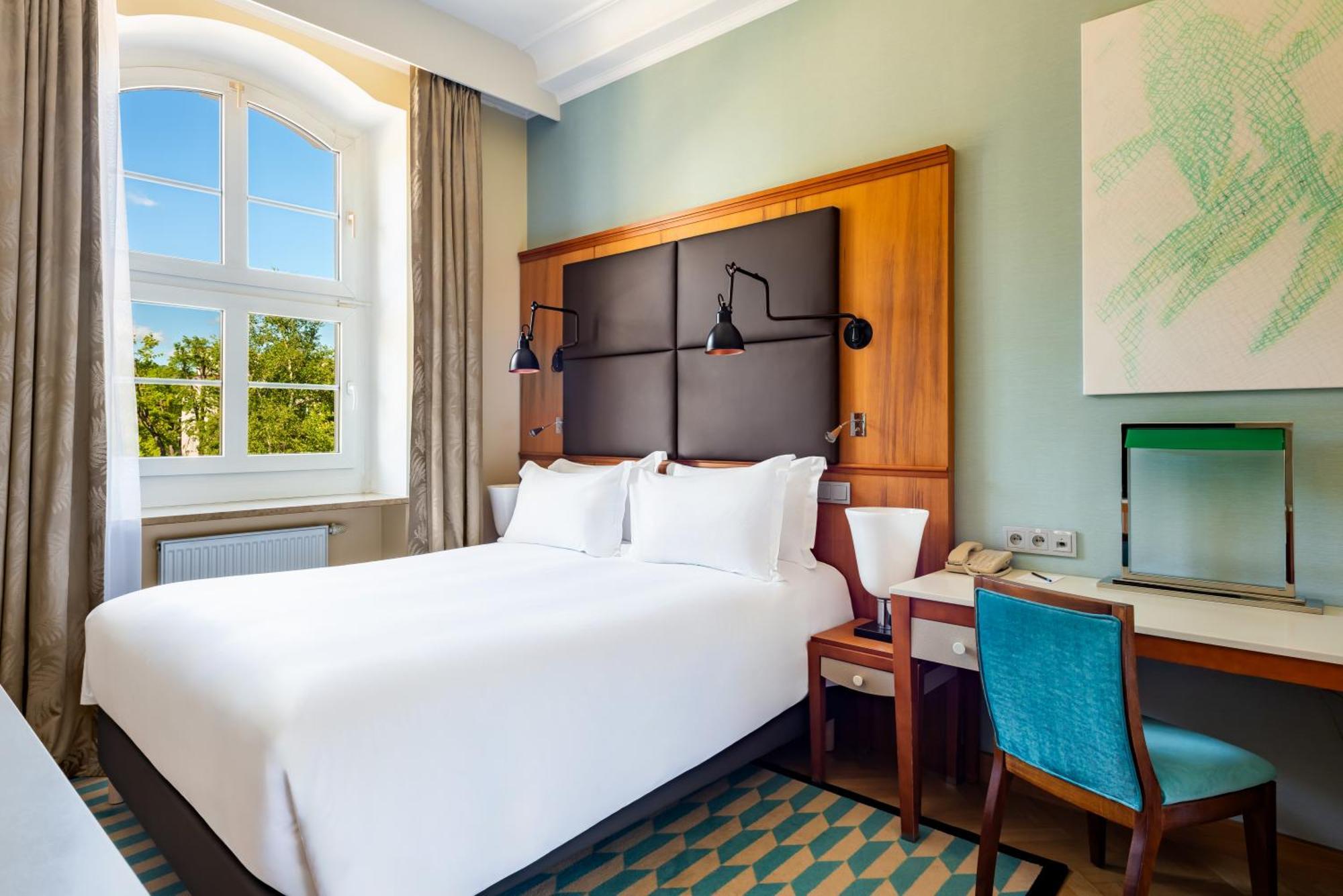 소피텔 그랜드 소폿 호텔 소포트 외부 사진 A room at the hotel