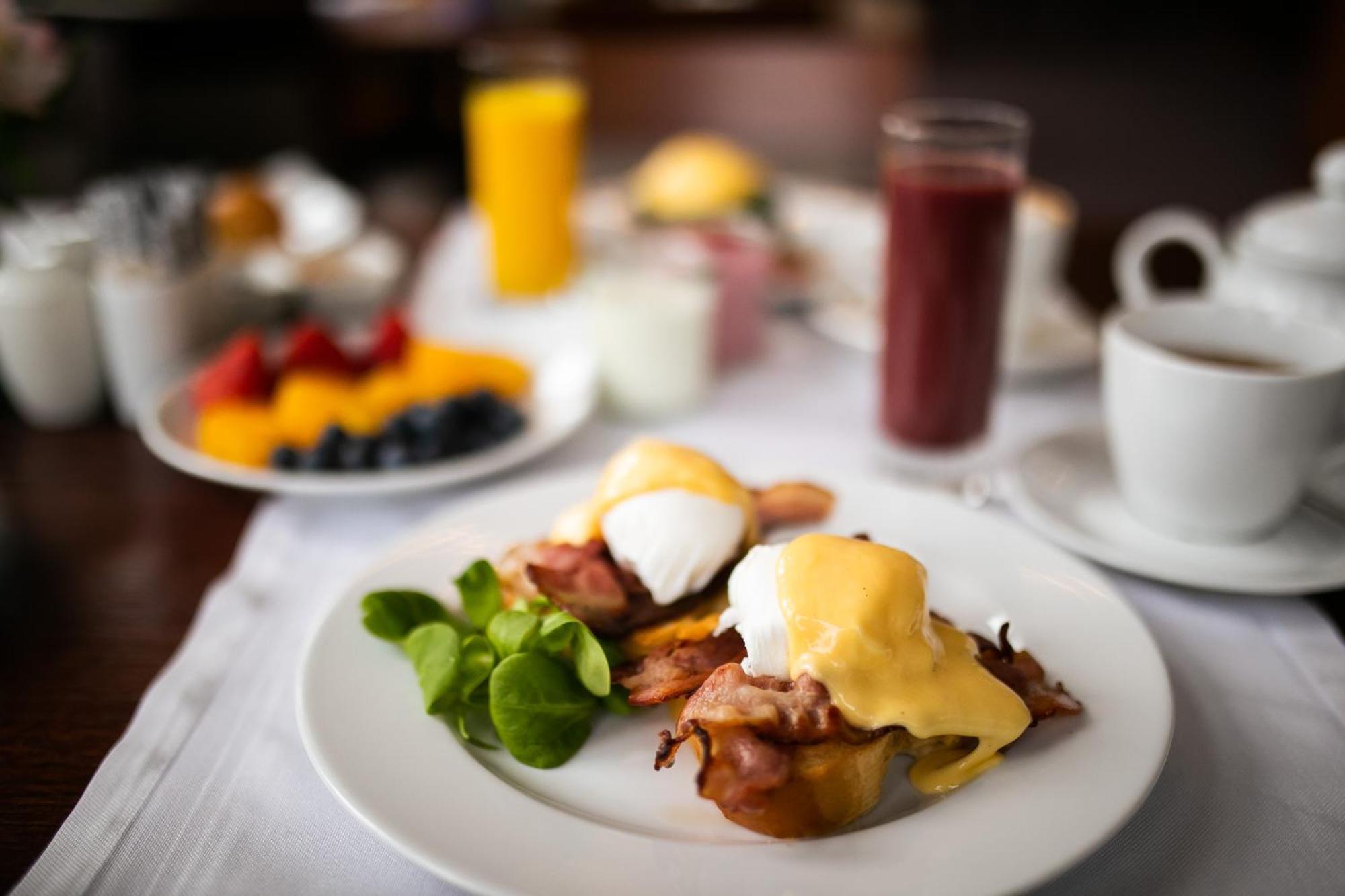 소피텔 그랜드 소폿 호텔 소포트 외부 사진 Eggs Benedict